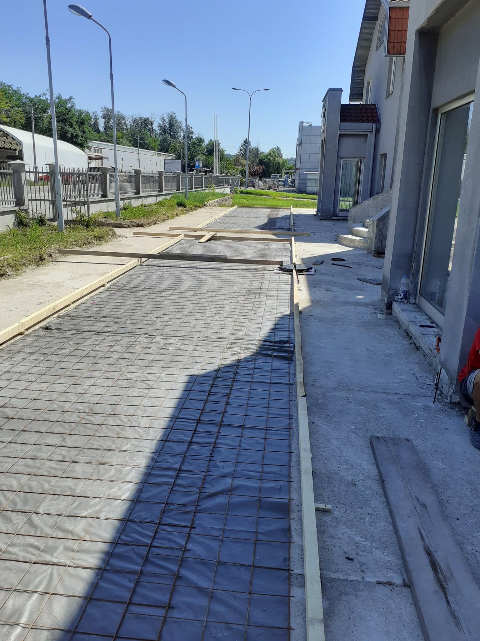 Pejzažno uređenje trotoara i staza Internacional Dekor Plan